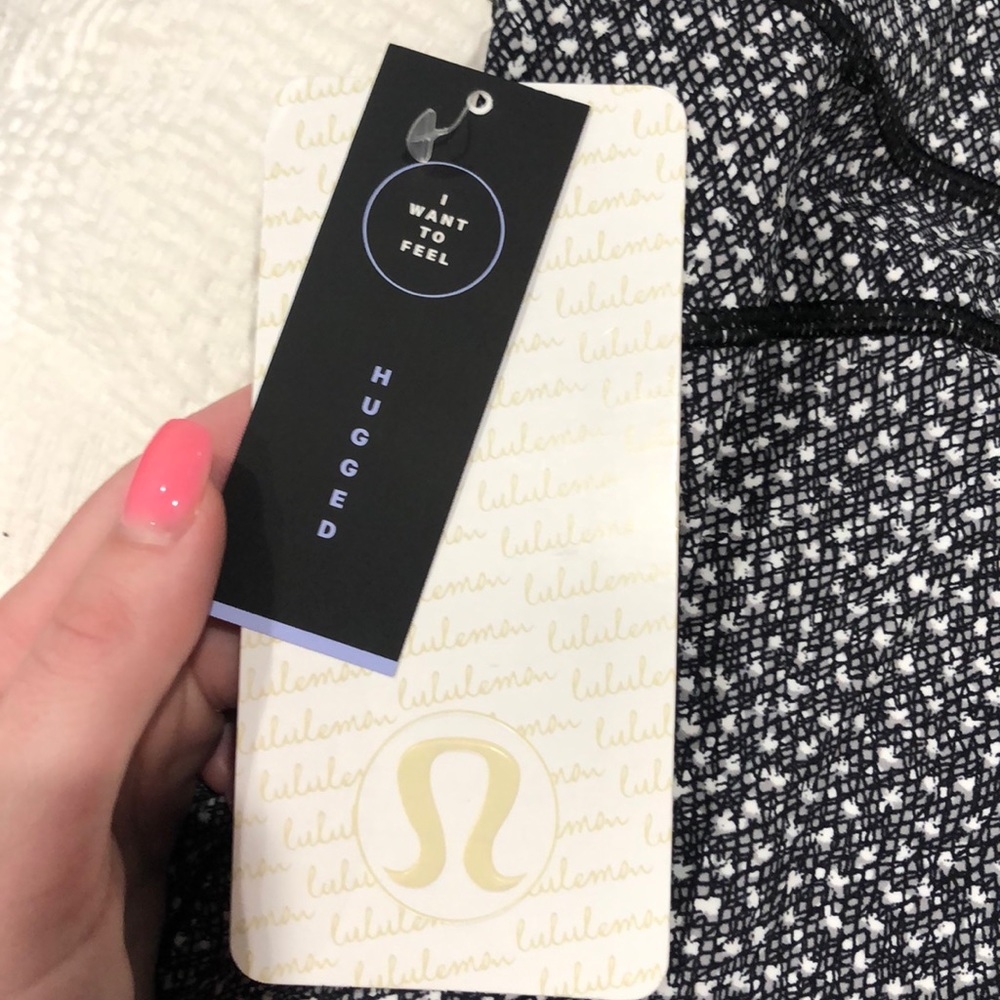 Lululemon leggings with mesh on the back of calf - Picture 5 of 5